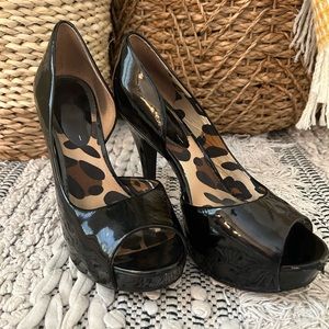 Jessica Simpson black smooth patent leather peep toe pumps w/platform